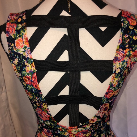 Floral peplum top - Picture 3 of 3